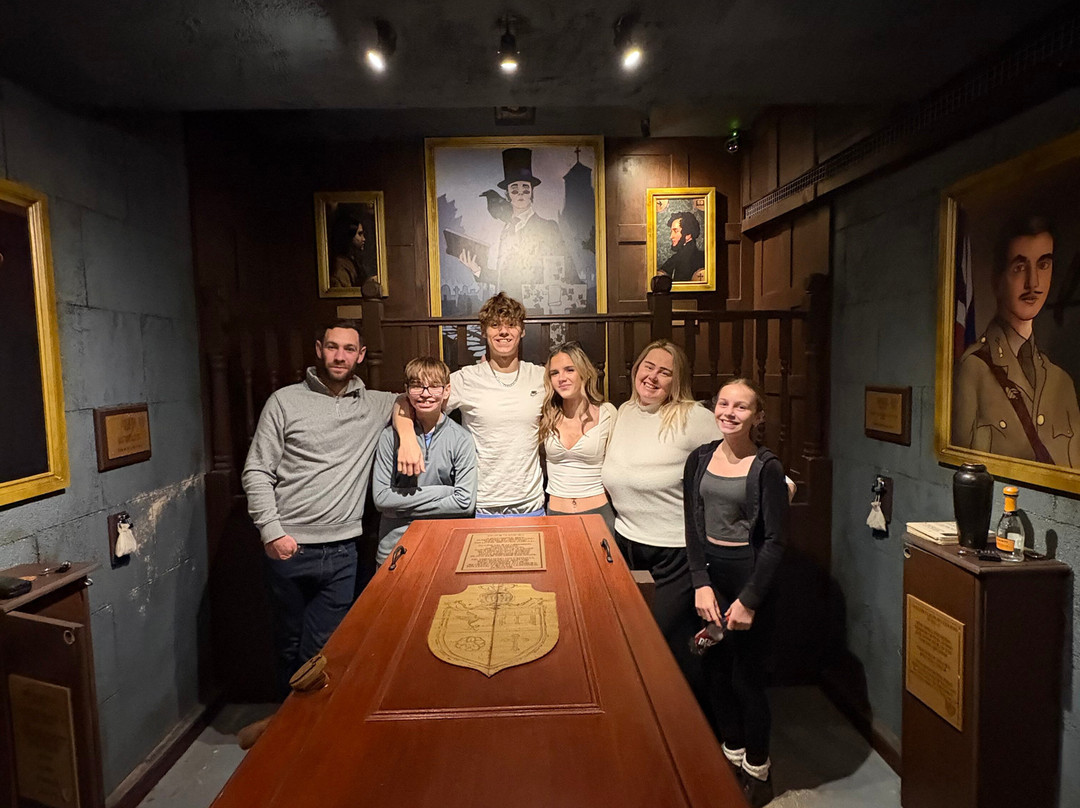 Escape From The Room-萨顿必去景点