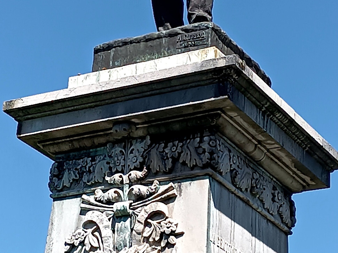 Monumento a Manuel Ibáñez Posada