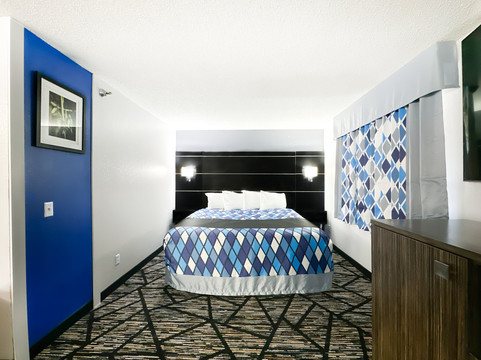 布莱恩小镇旅馆和套房主图