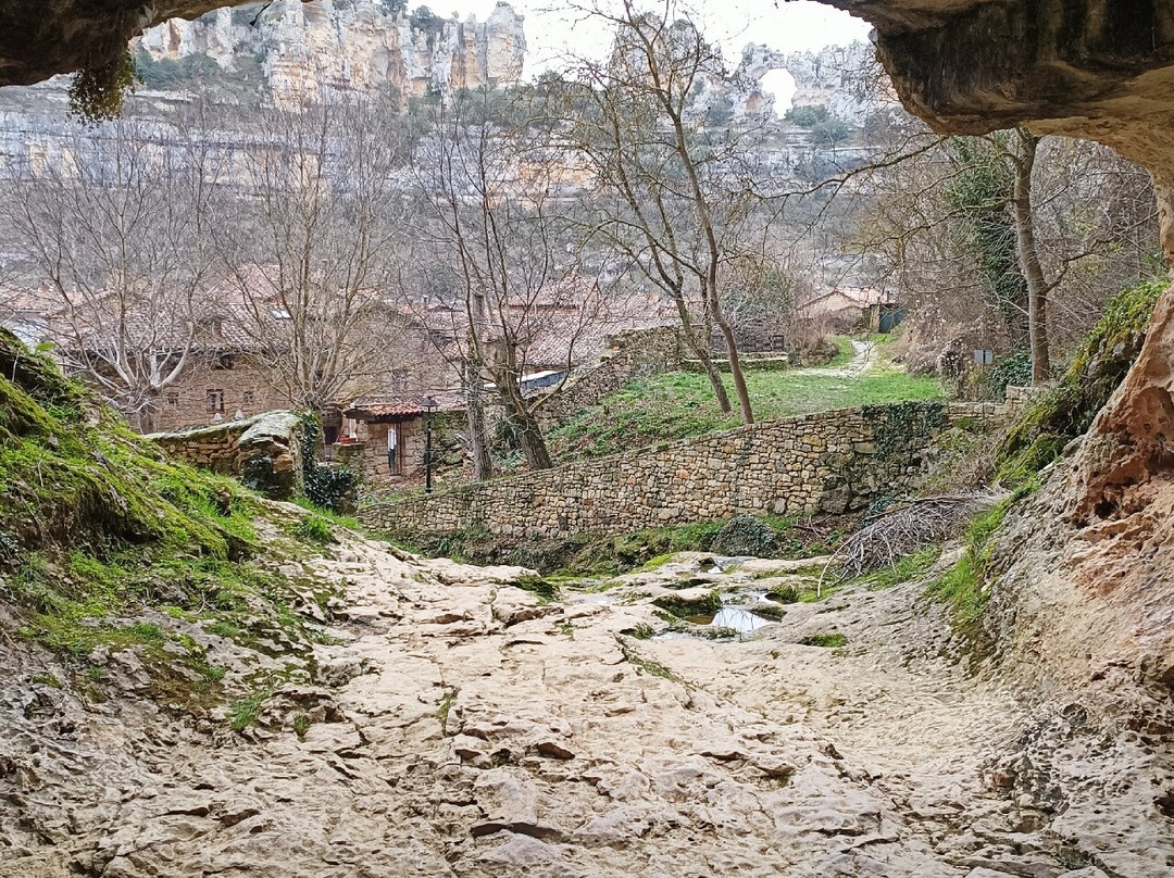 Cueva Del Agua-Orbaneja del Castillo必去景点