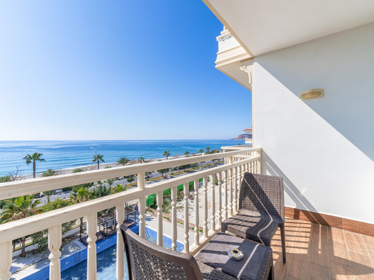 Sey Beach Hotel & Spa主图