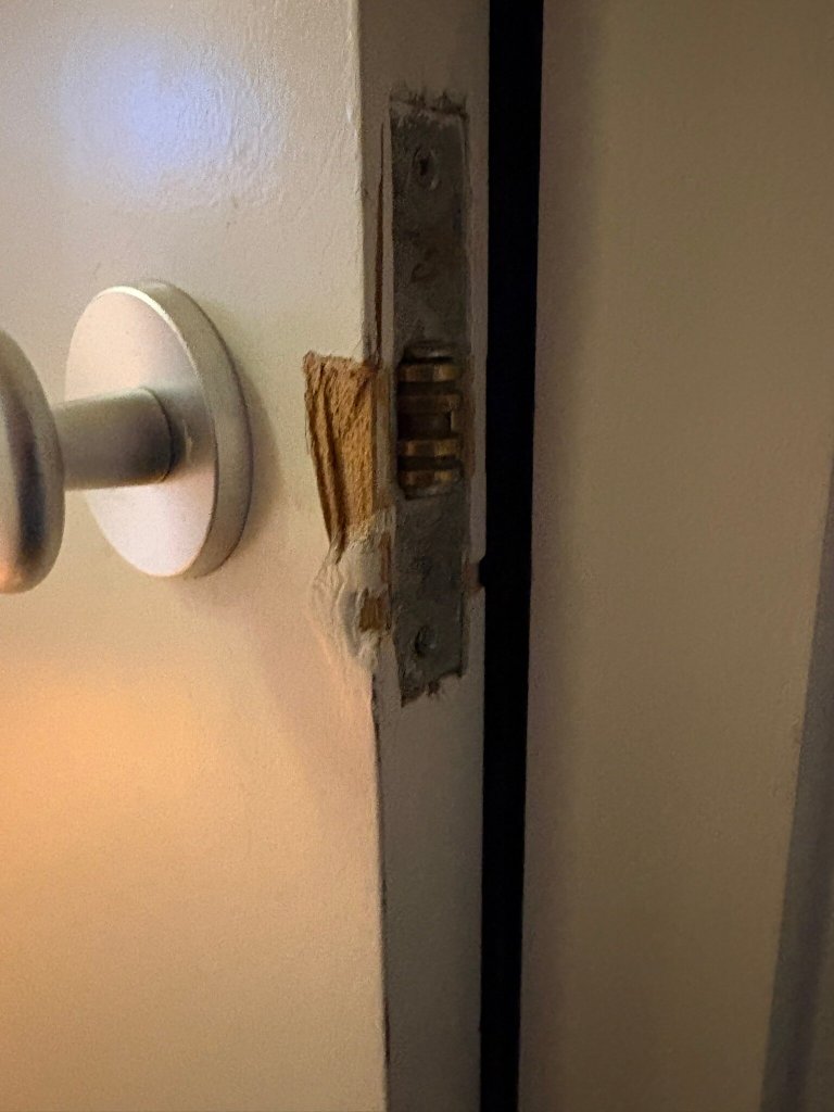 宜必思沙勒罗瓦中心火车站酒店-官方