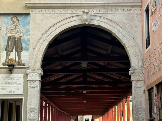 Il centro storico-巴萨诺－德尔格拉帕必去景点