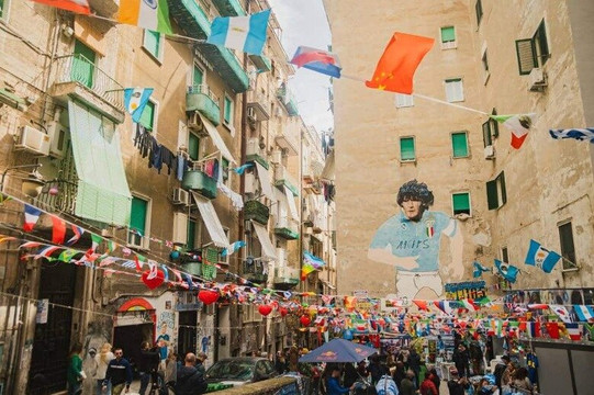 La Dolce Vita luxury driver