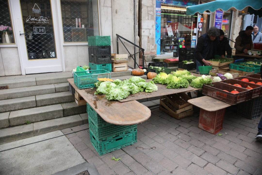 Le marché du dimanche matin-索恩河畔沙隆必去景点