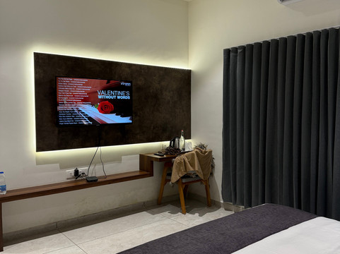 Lavender Hotels with Swimming Pool - Statue of Unity