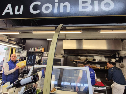 红孩儿市集-巴黎必去景点