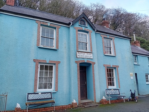 Bessies-Pontfaen必去景点