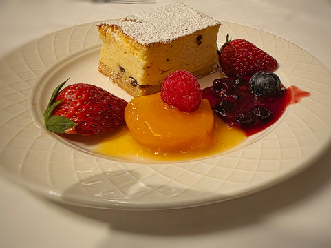 勒百斯泉采尔酒店主图