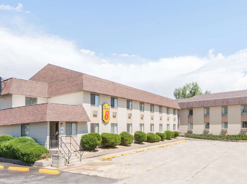 水牛城温德姆速8酒店主图