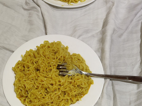 苏米特尔皇后庭院酒店主图