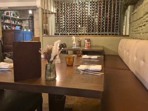 梅休因阿姆斯宾馆主图