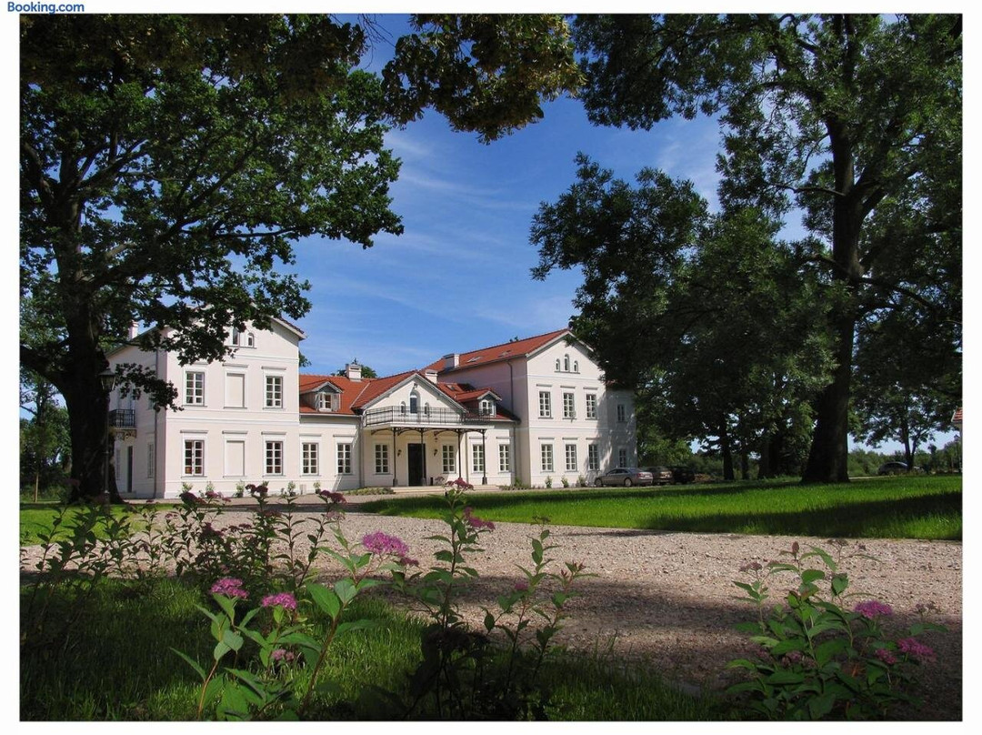 Arche Pałac I Folwark Łochów