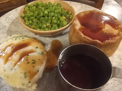 麦克唐纳天鹅酒店主图