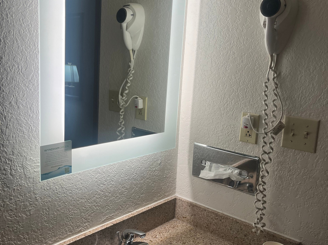 圣罗莎速8酒店主图