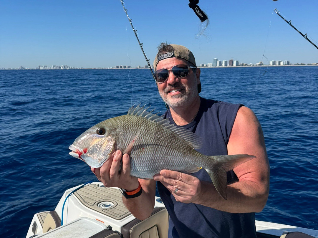 Bottoms Up Fishing Excursions-Holiday必去景点