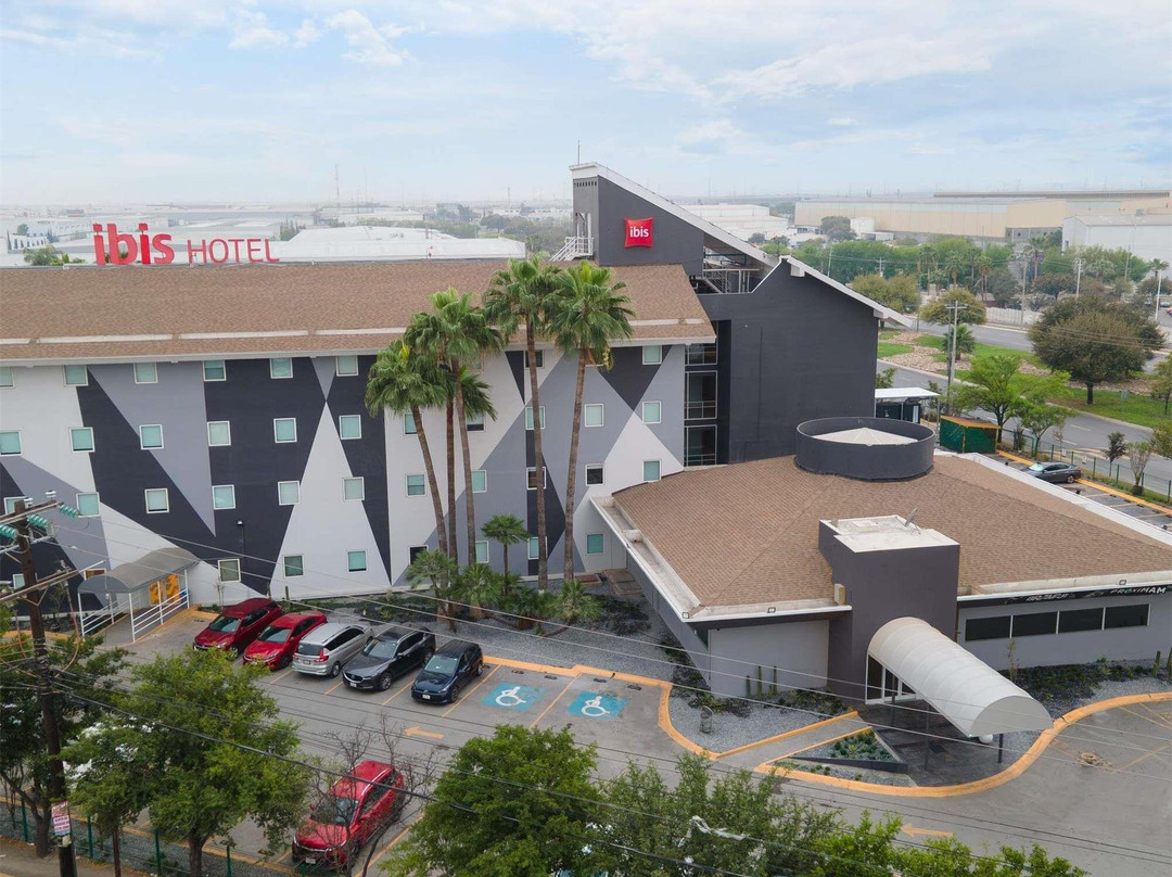 Sabinas Hidalgo酒店住宿-宜必思蒙特雷机场酒店