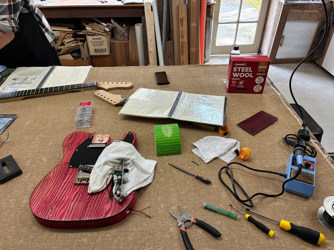 Wildwood Instruments - Guitar Making Courses & Art Gallery-戴尔斯福特必去景点