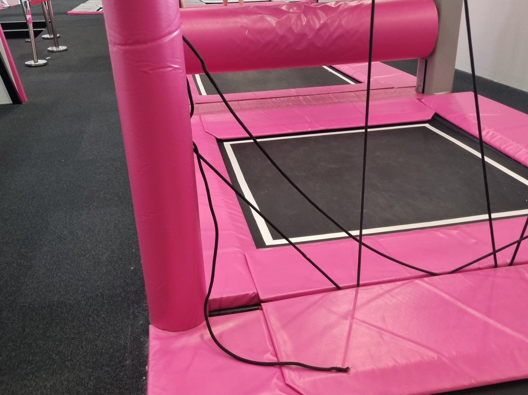 SPRUNG.RAUM Trampolinpark-特罗斯多夫必去景点