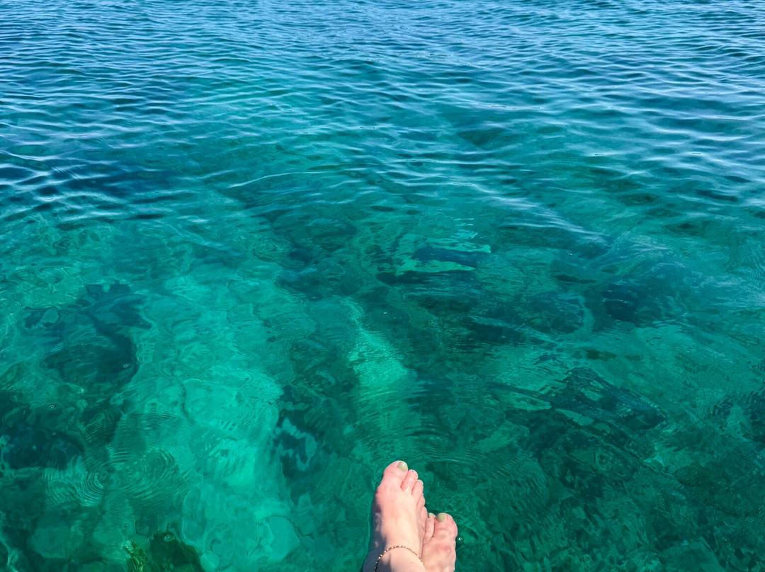 Explorer Family Boat-科尔丘拉岛必去景点