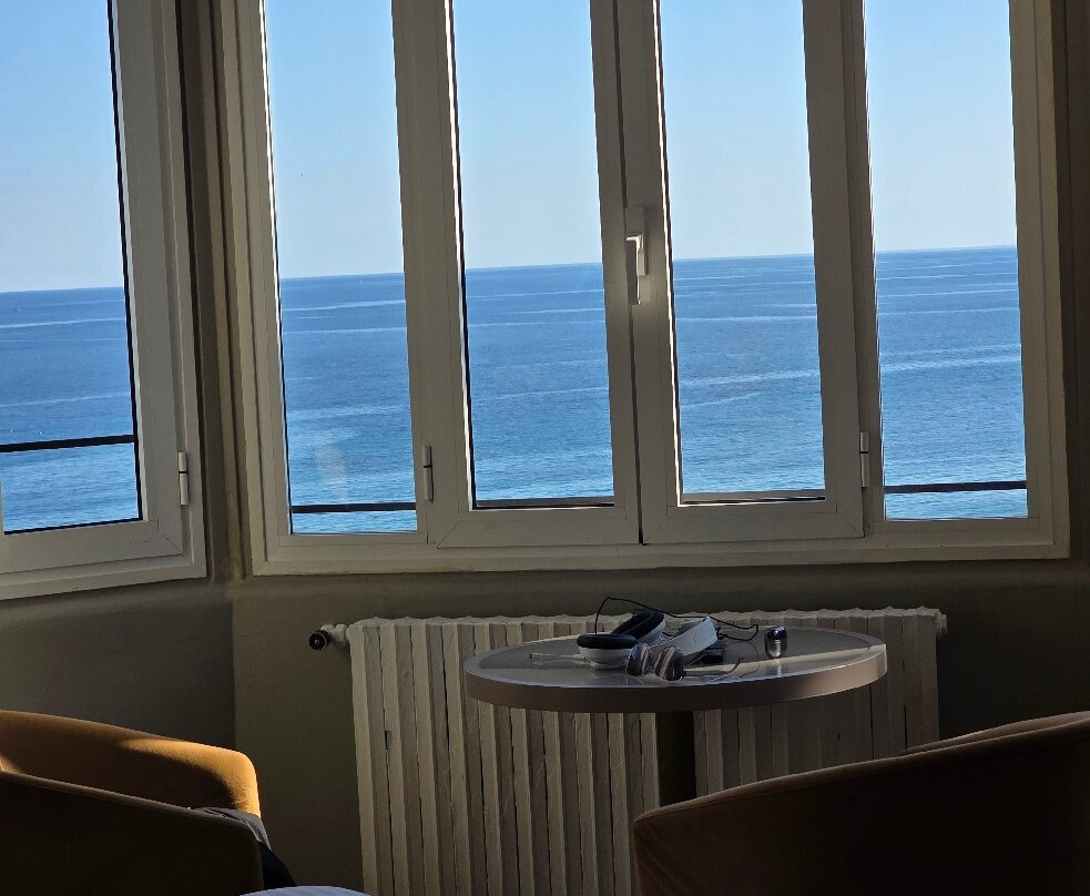 罗立皇宫酒店主图