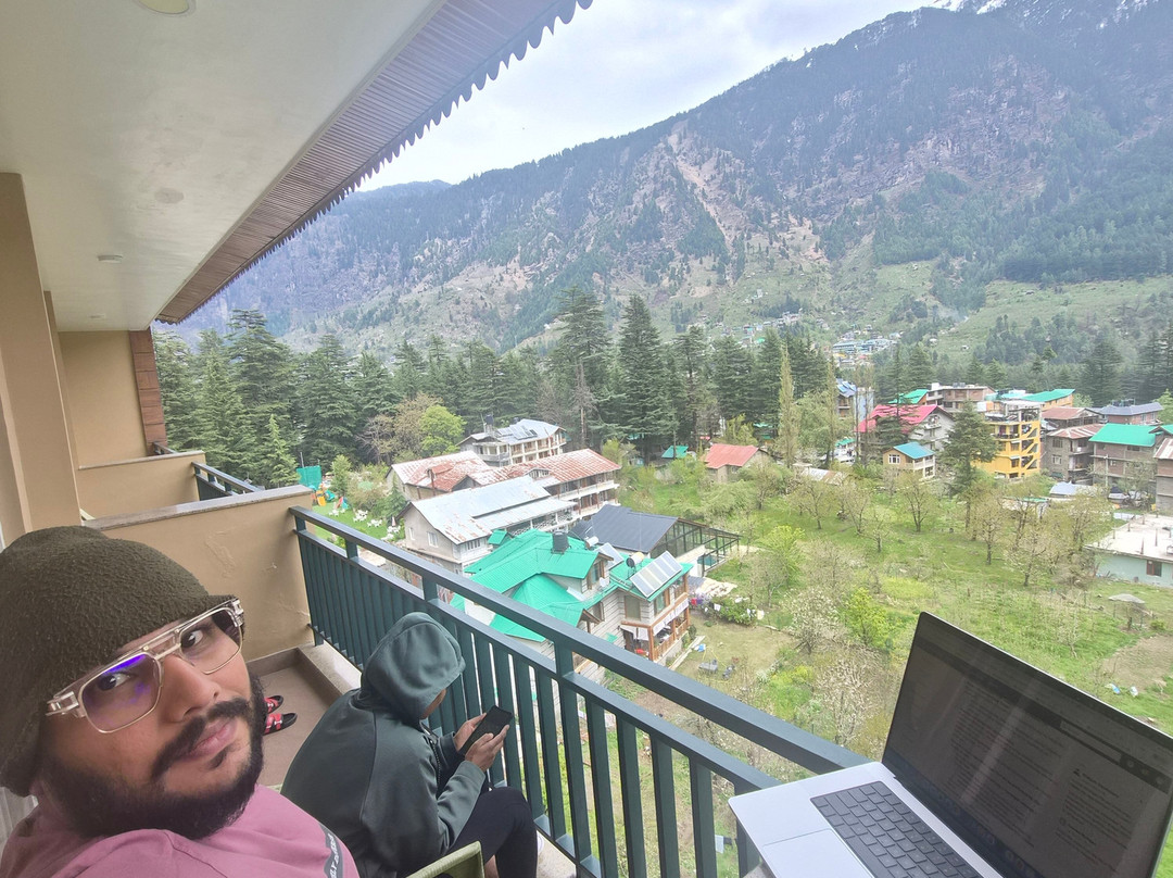 马拉里果园草坪酒店主图