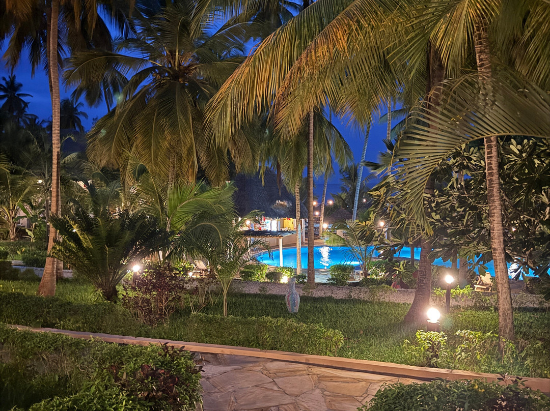 Paradise Beach Resort & Spa主图