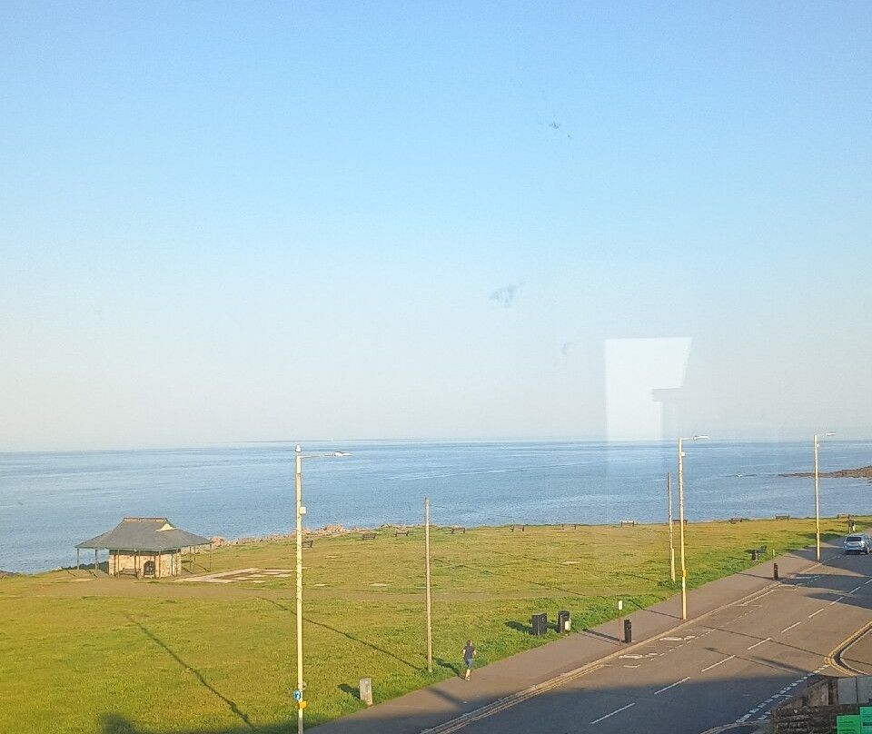 海畔酒店主图