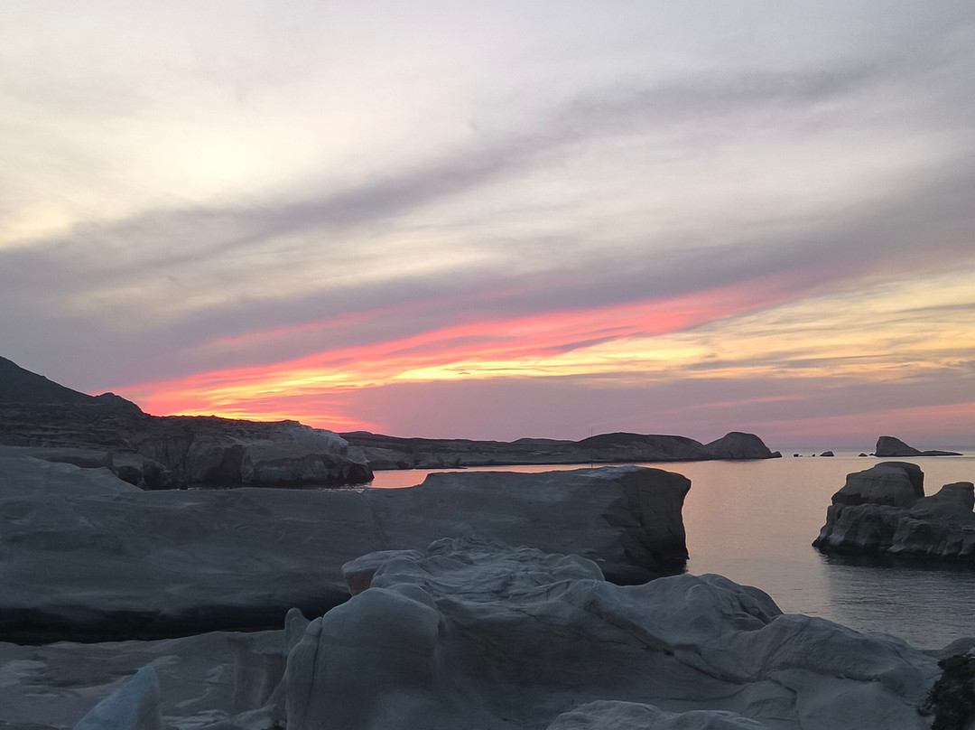 Sarakiniko Beach-米洛斯岛必去景点