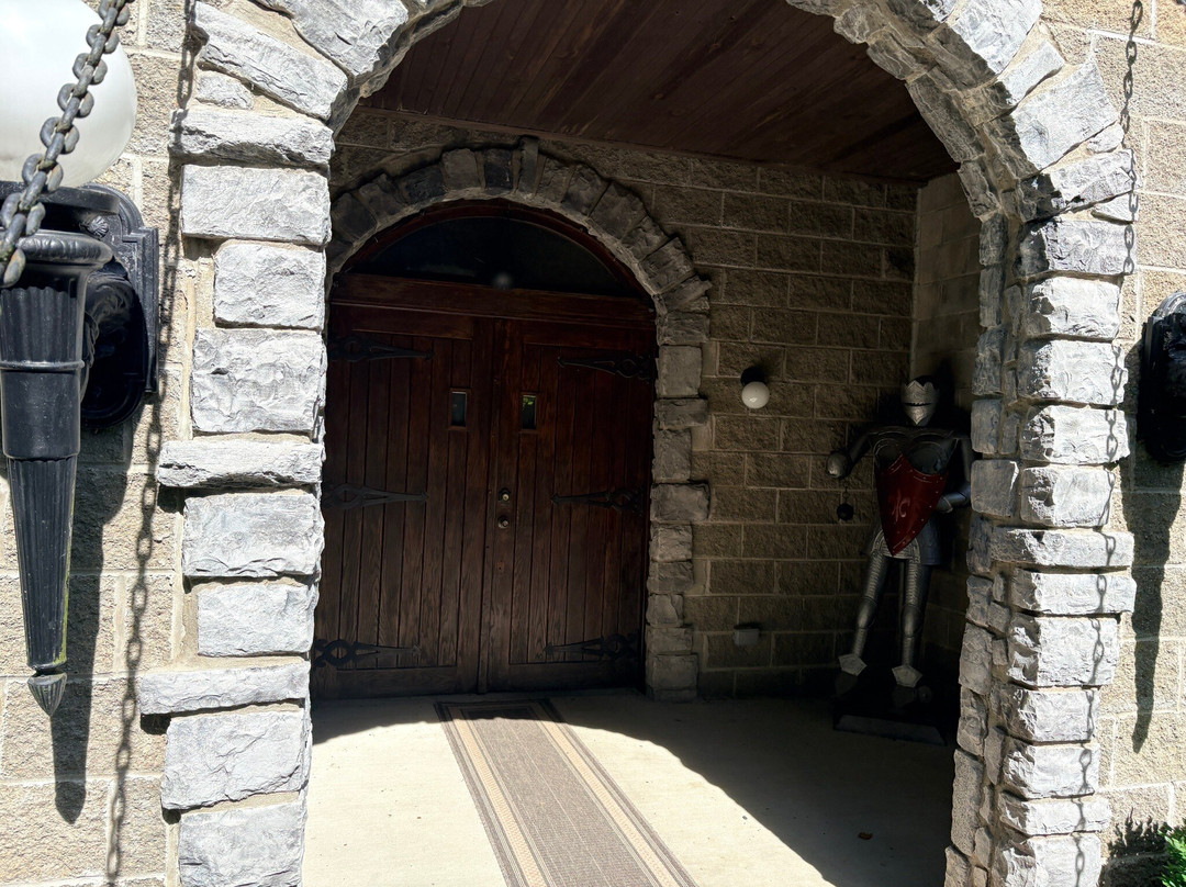 Ravenwood Castle主图