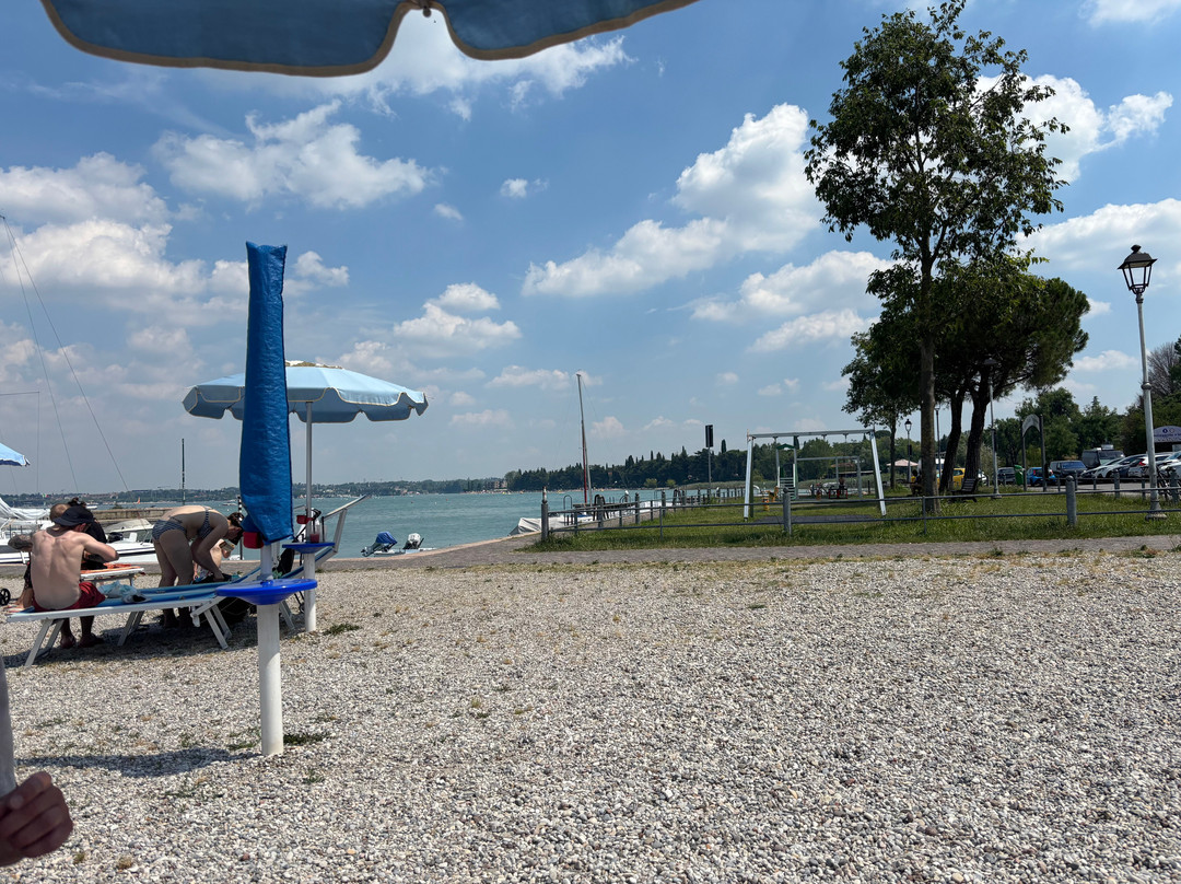 Spiaggia Bergamini-佩斯基耶拉德尔加尔达必去景点