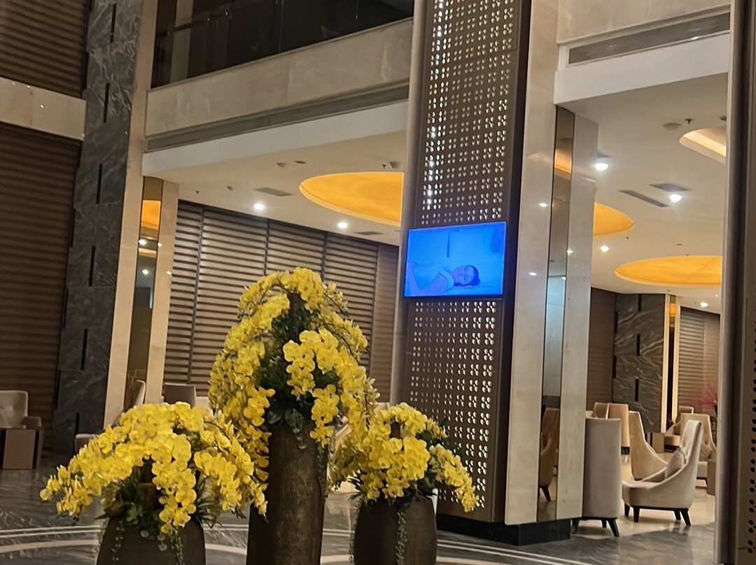 万象孟青华丽酒店主图