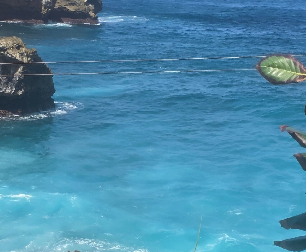 Abyss Zipline-努沙切宁安岛必去景点