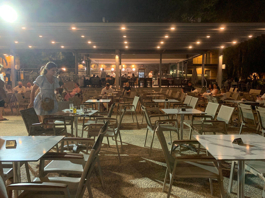 蓝海豚酒店主图