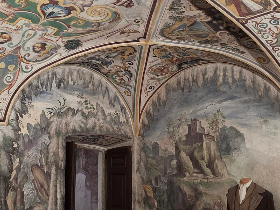 Palazzi del 500 e del 700 di Villa Litta-拉伊纳泰必去景点