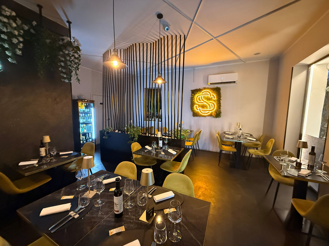 Essenza Trattoria Moderna