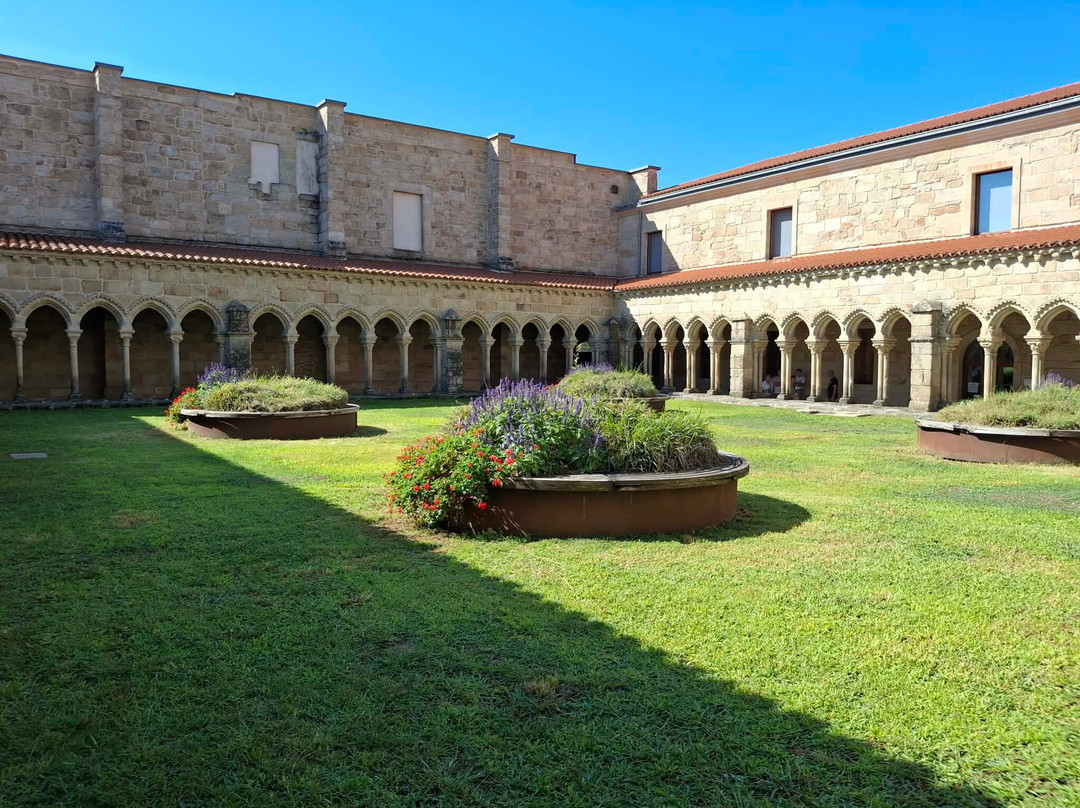 Claustro de San Francisco-奥伦塞省必去景点