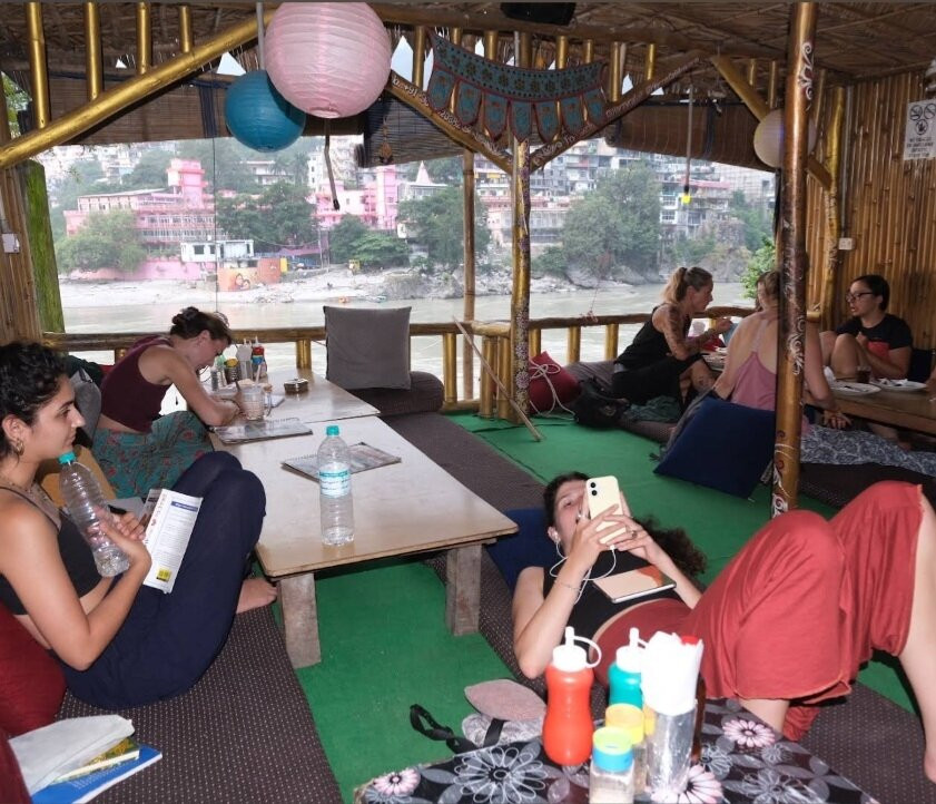 Harry Cafe