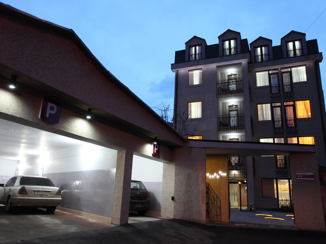 Cascade Hotel
