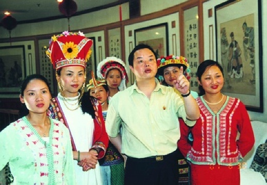 何日君酒店-客卧