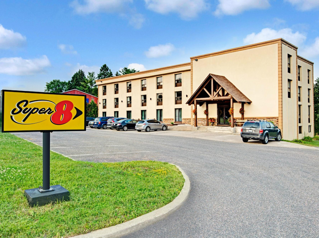 Red Maple Inn and Suites