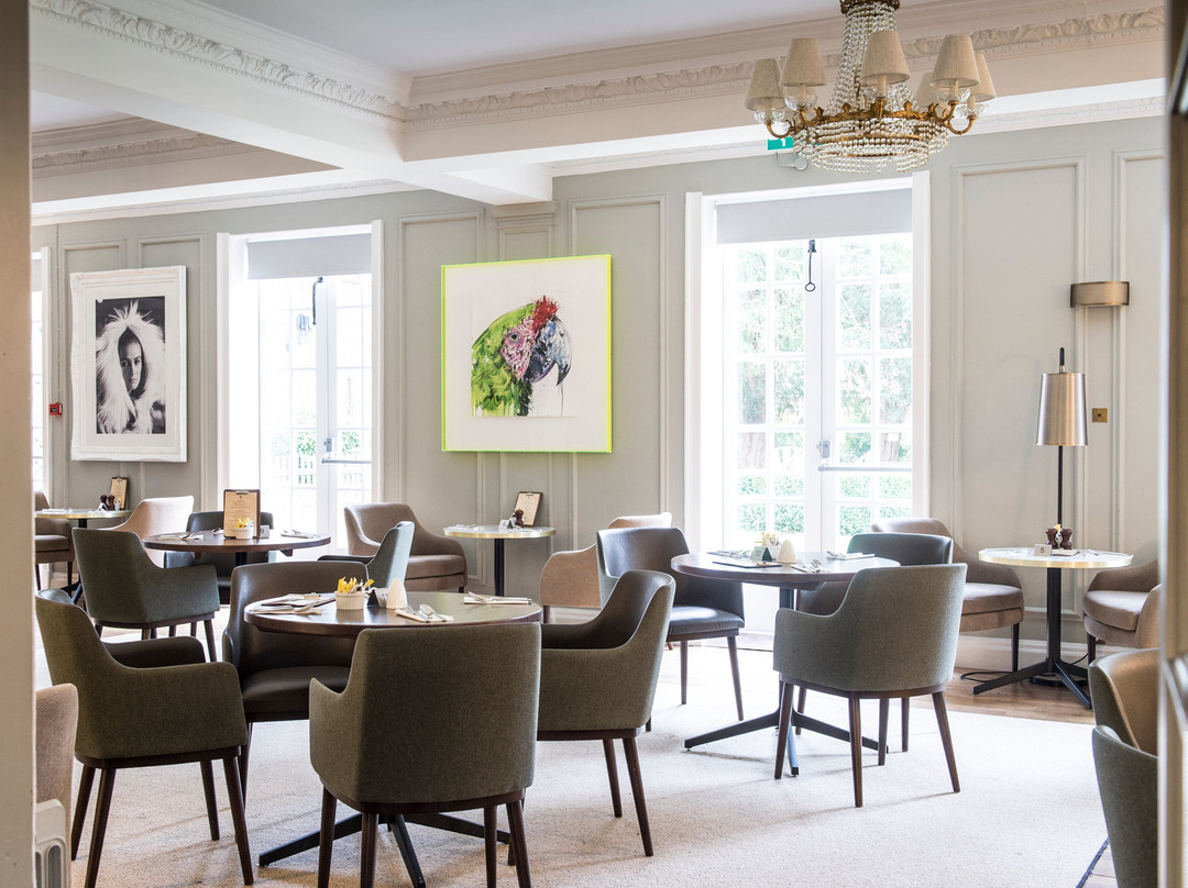 Garden Restaurant & Oak Lounge at the Bush Hotel