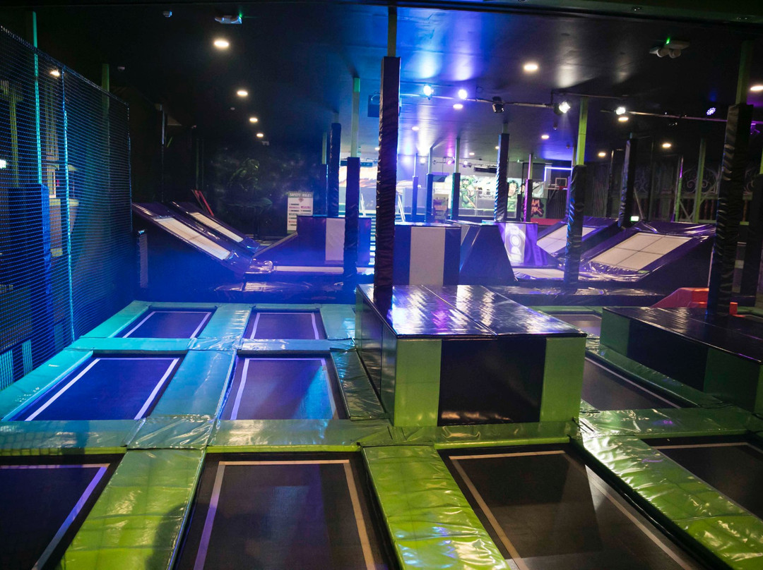 East Ham旅游景点-Flip Out E6