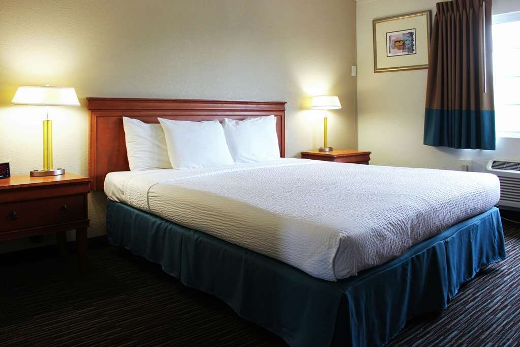 Rodeway Inn near University - Gateway to Yosemite主图