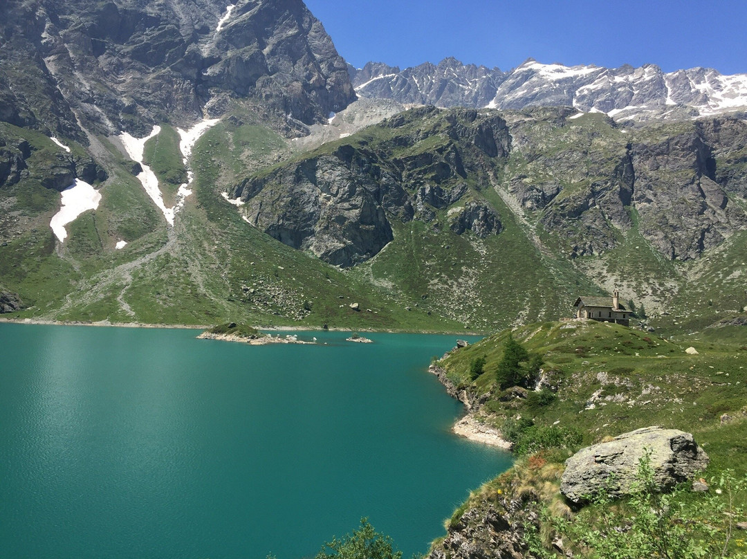 Lago di Cignana景点图片
