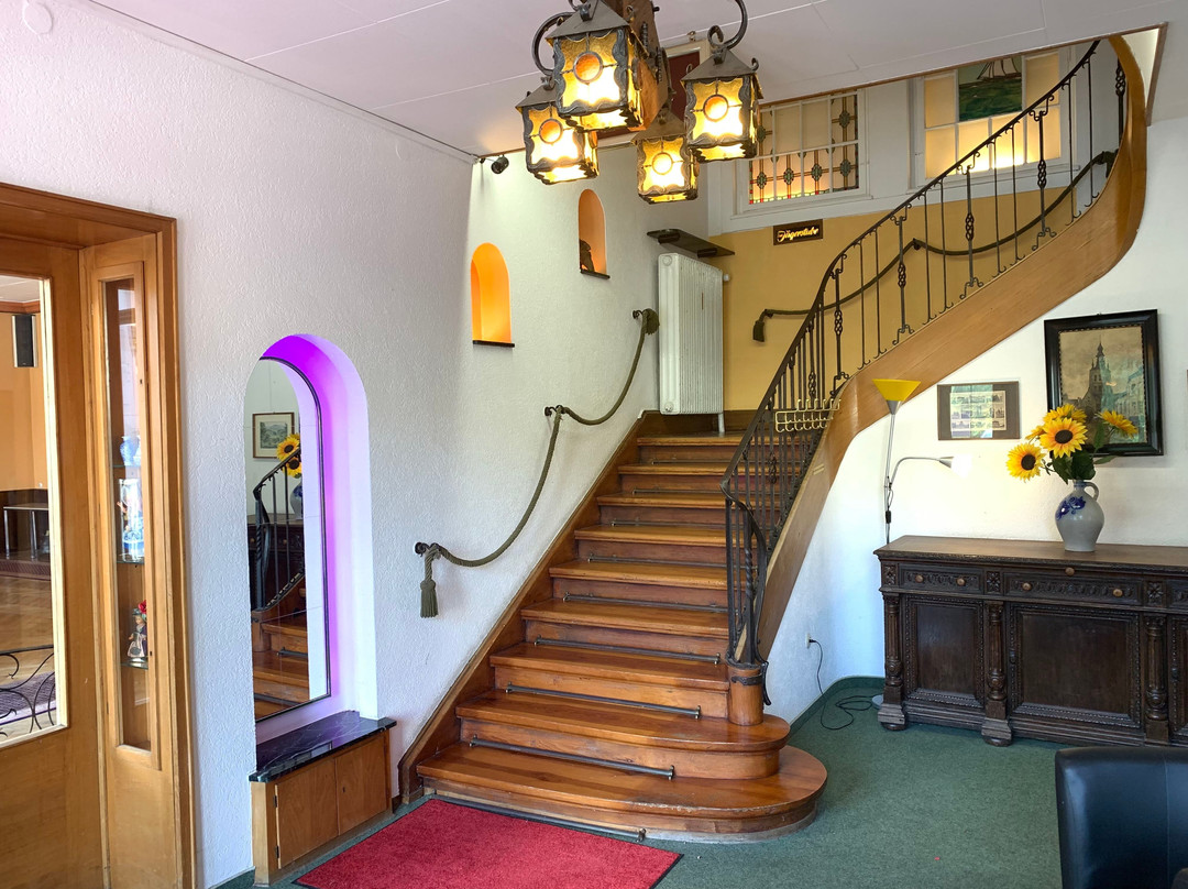 库尔冯斯米德费登酒店主图