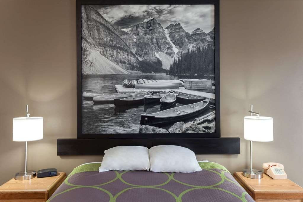 Super 8 by Wyndham Gilman主图