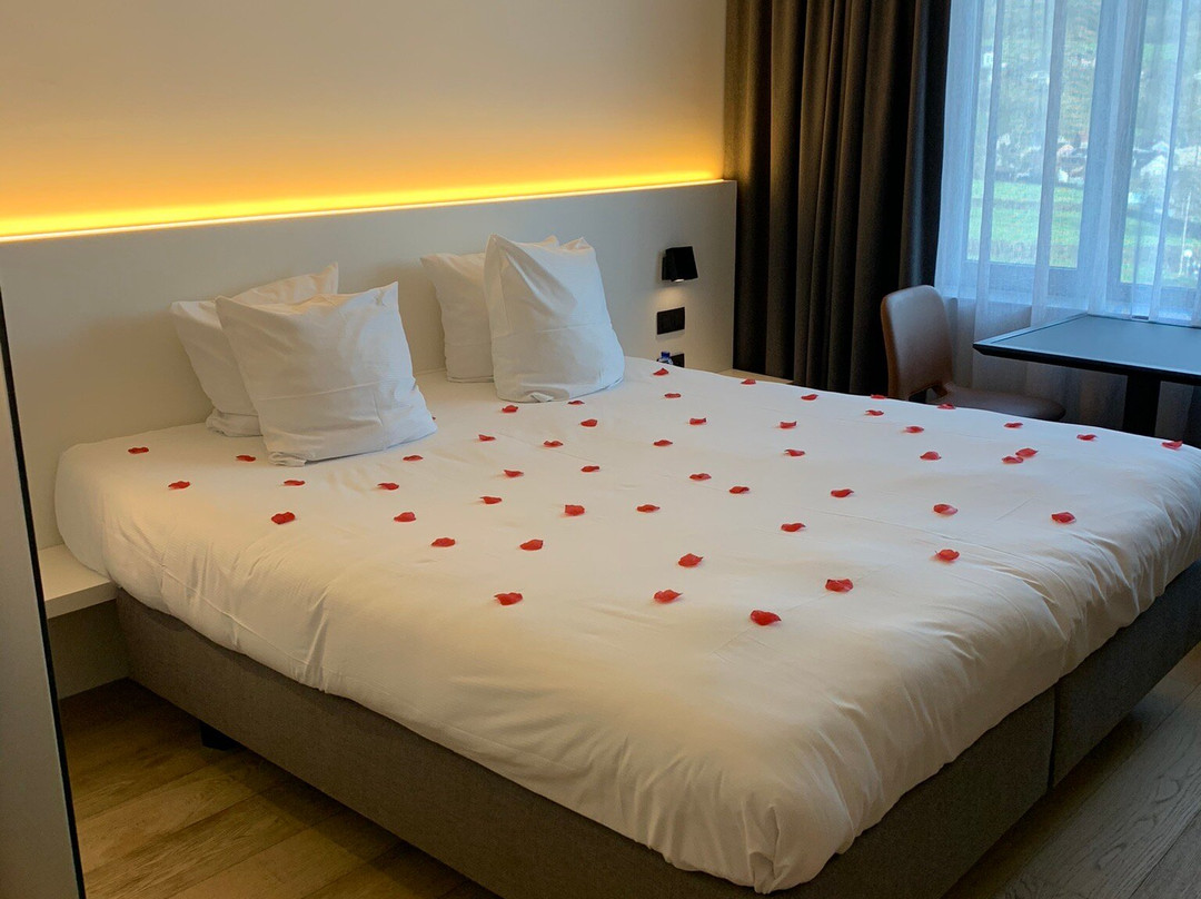 R Hotel Experiences主图