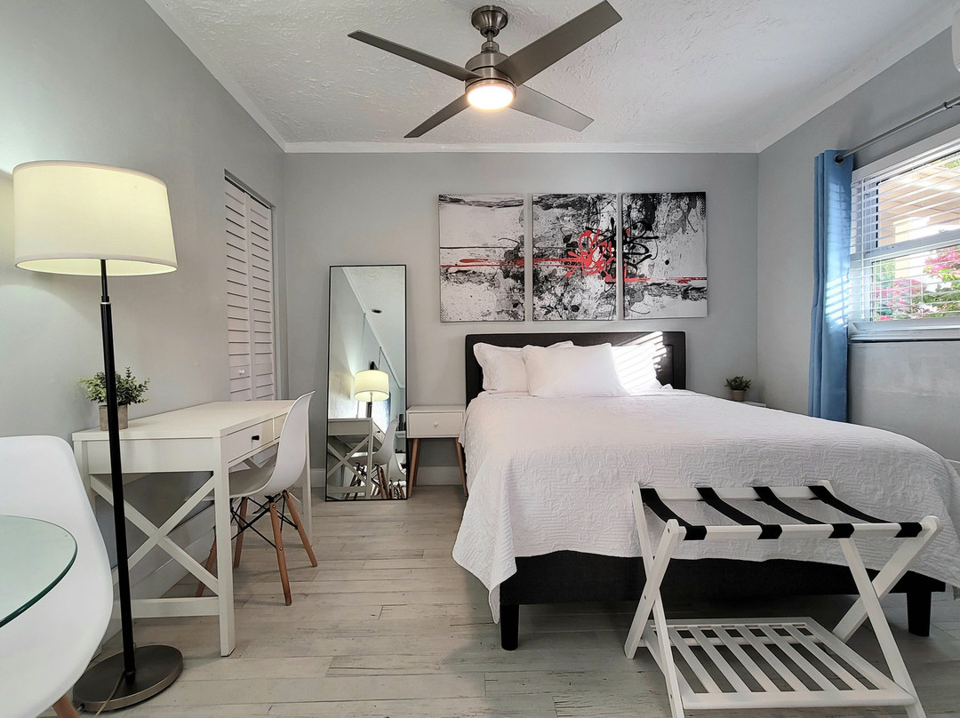 Hypoluxo酒店住宿-Barefoot Mailman Inn & Suites, Lantana, West Palm Beach, South Florida