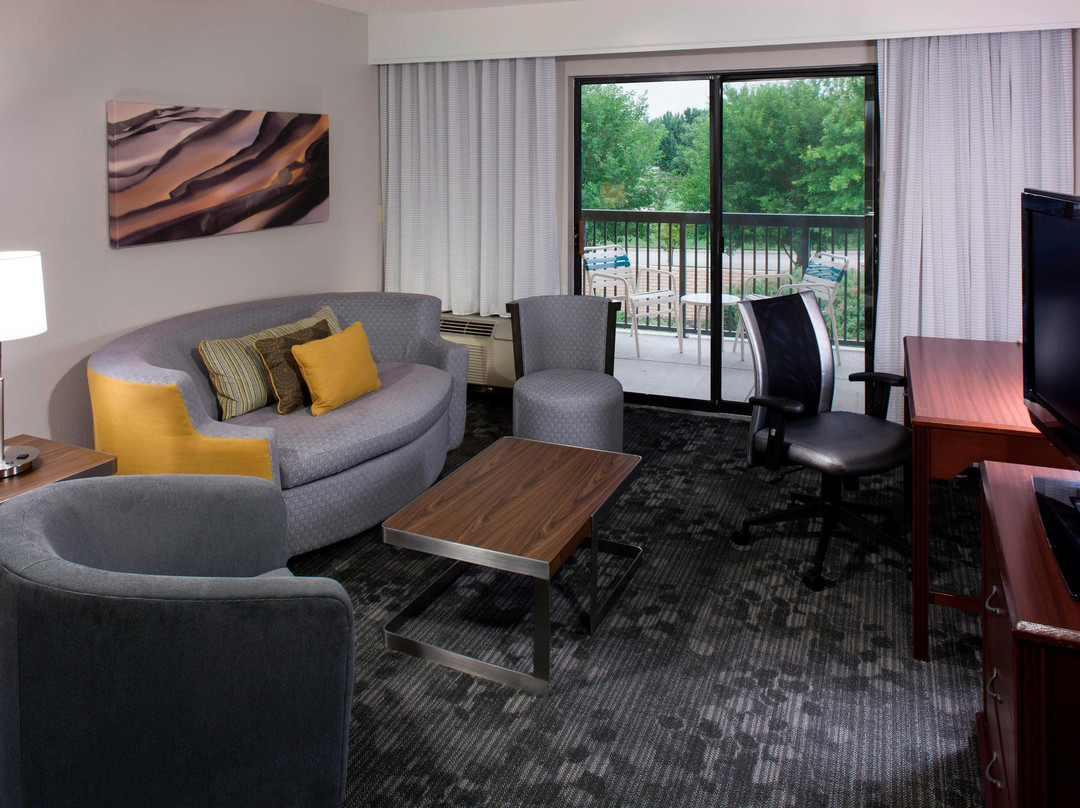 东威奇托万豪万怡酒店主图